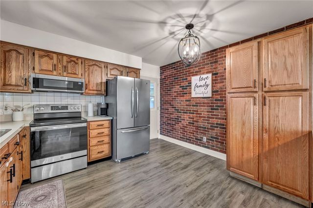 127 Edgefield Drive, Elyria, OH 44035