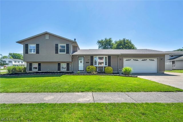 127 Edgefield Drive, Elyria, OH 44035