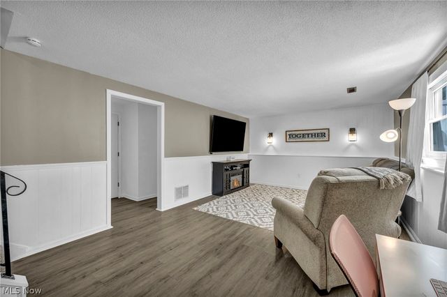 127 Edgefield Drive, Elyria, OH 44035