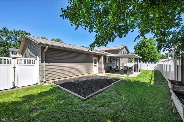 127 Edgefield Drive, Elyria, OH 44035