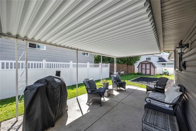127 Edgefield Drive, Elyria, OH 44035