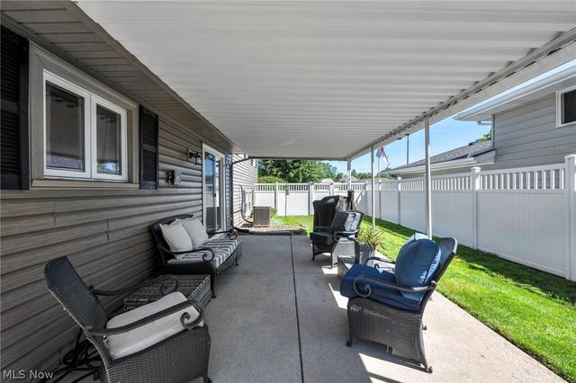 127 Edgefield Drive, Elyria, OH 44035
