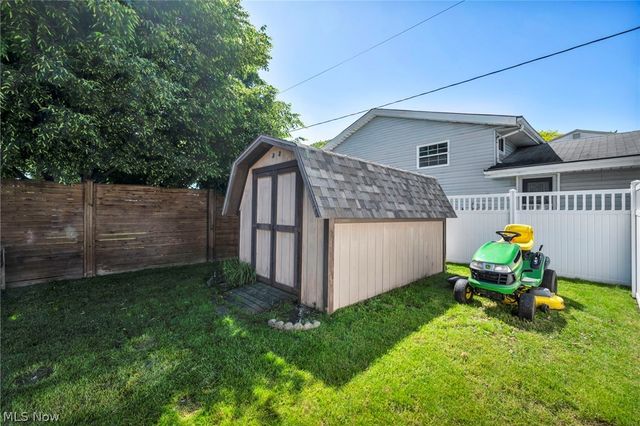 127 Edgefield Drive, Elyria, OH 44035