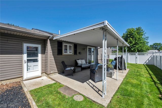 127 Edgefield Drive, Elyria, OH 44035