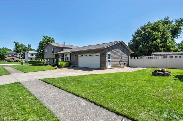 127 Edgefield Drive, Elyria, OH 44035
