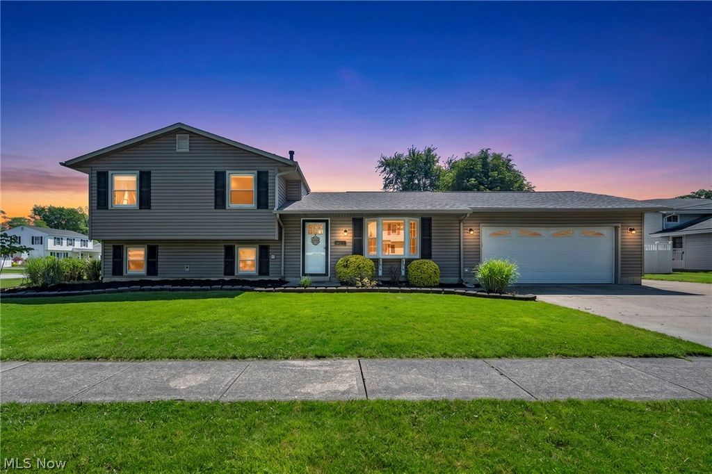 127 Edgefield Drive, Elyria, OH 44035