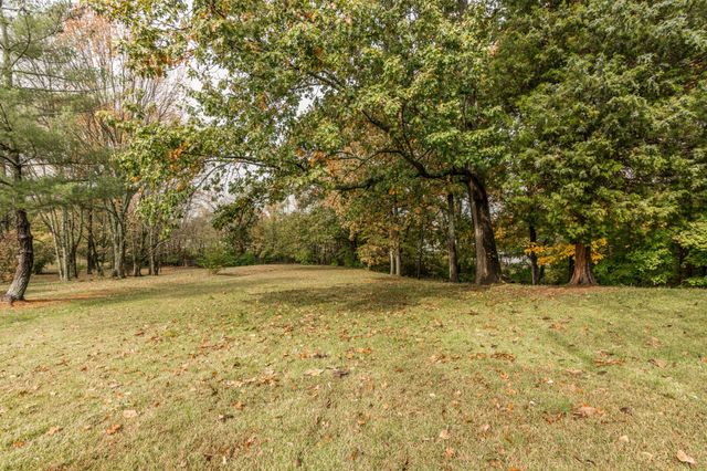 5216 Roxborough Dr, Hermitage, TN 37076