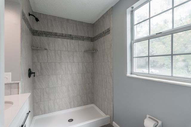 5216 Roxborough Dr, Hermitage, TN 37076