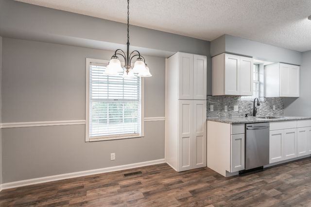 5216 Roxborough Dr, Hermitage, TN 37076