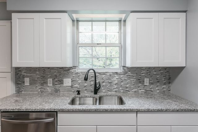 5216 Roxborough Dr, Hermitage, TN 37076