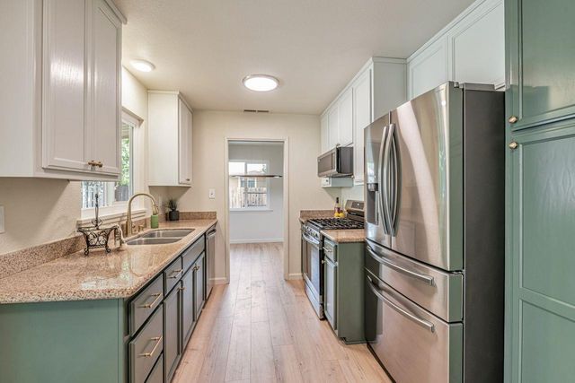 4300 Morpheus Ln, Sacramento, CA 95864