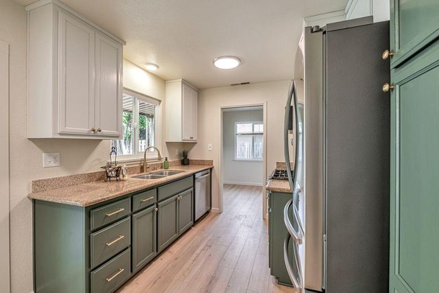 4300 Morpheus Ln, Sacramento, CA 95864