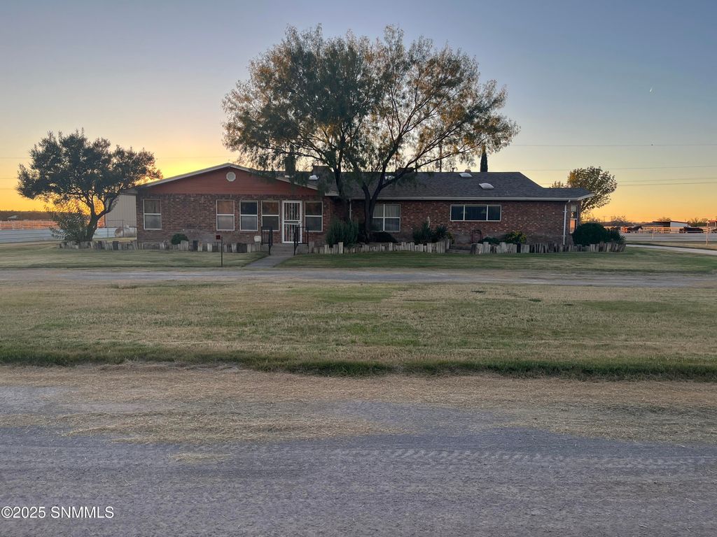 145 Our Way Road, Anthony, NM 88021