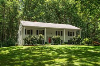 7 Old Causeway Rd, Bedford, MA 01730