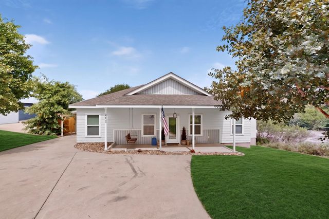 212 Kipahulu DR, Bastrop, TX 78602