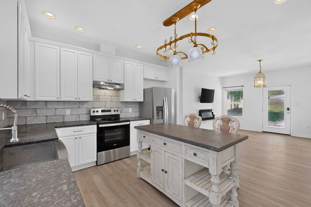 212 Kipahulu DR, Bastrop, TX 78602