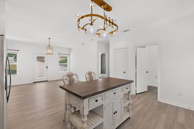 212 Kipahulu DR, Bastrop, TX 78602