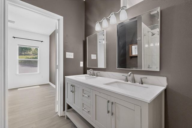212 Kipahulu DR, Bastrop, TX 78602