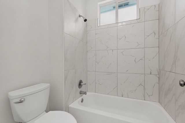 212 Kipahulu DR, Bastrop, TX 78602