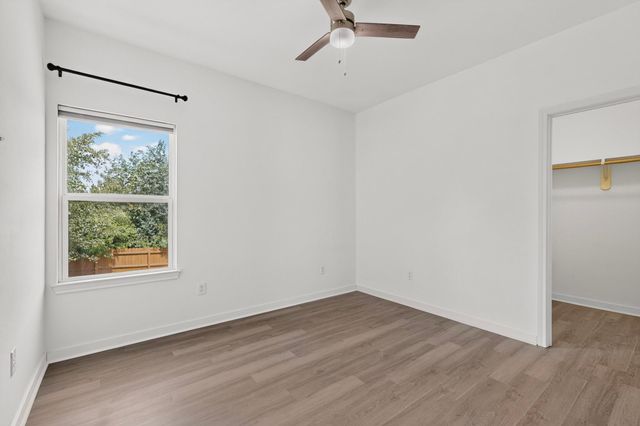 212 Kipahulu DR, Bastrop, TX 78602