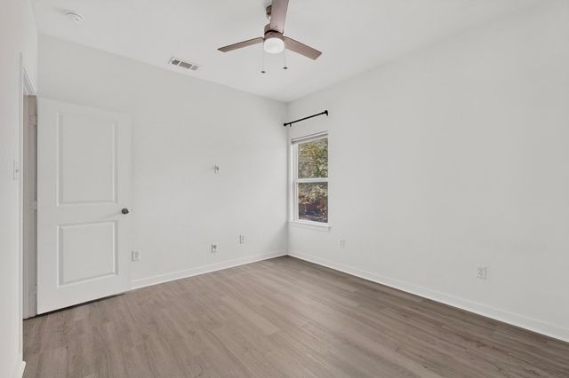 212 Kipahulu DR, Bastrop, TX 78602