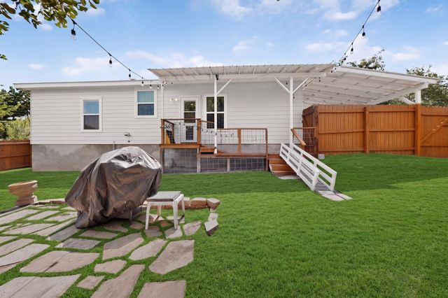 212 Kipahulu DR, Bastrop, TX 78602