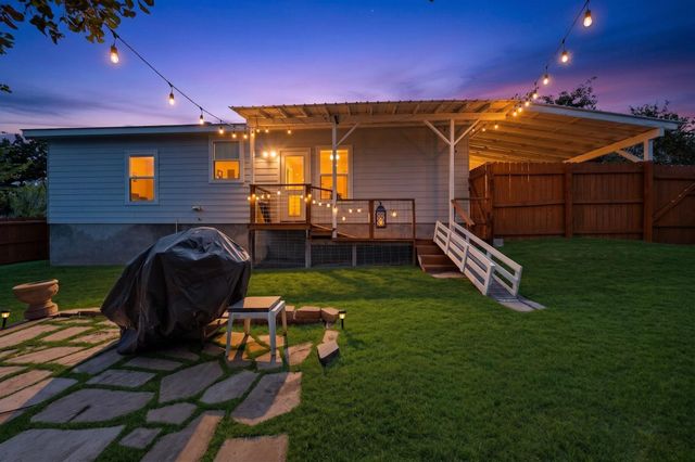 212 Kipahulu DR, Bastrop, TX 78602