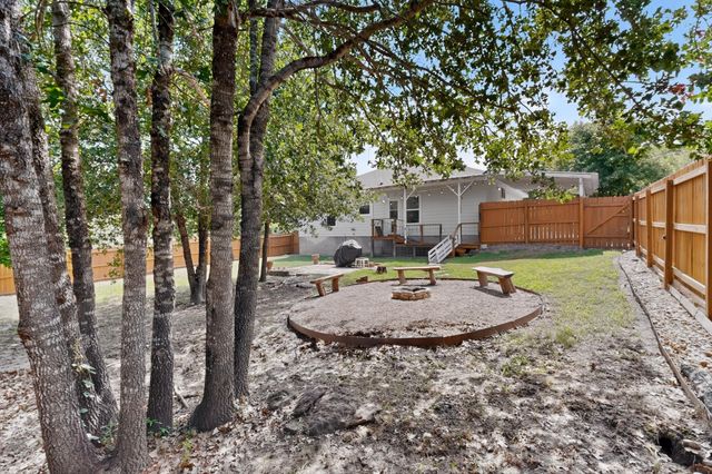 212 Kipahulu DR, Bastrop, TX 78602