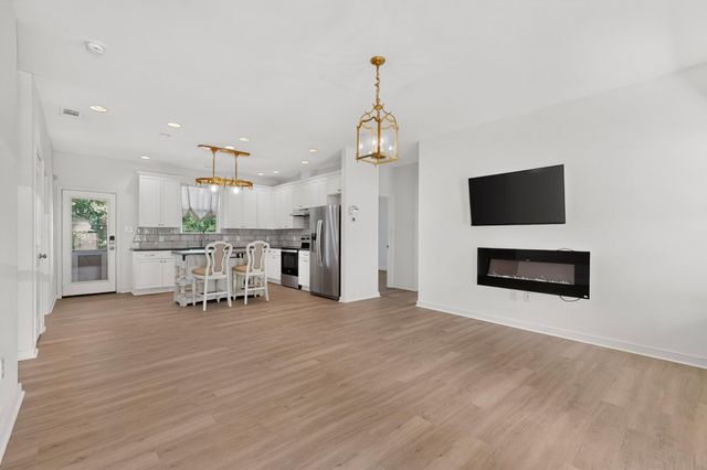 212 Kipahulu DR, Bastrop, TX 78602