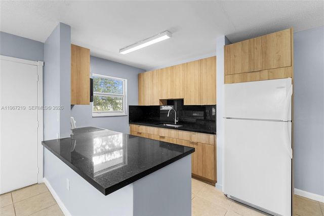 3265 Griffin Rd 206, Dania Beach, FL 33312