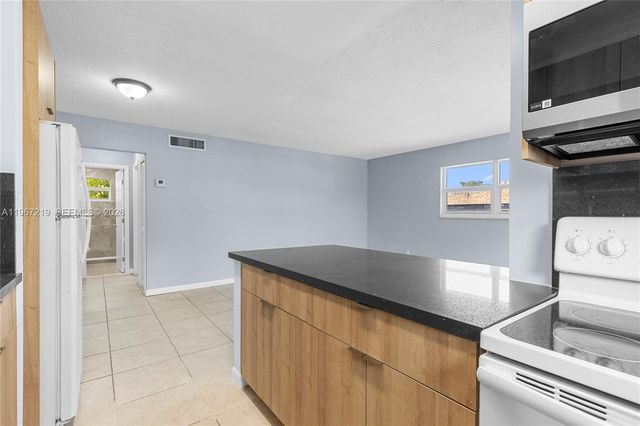 3265 Griffin Rd 206, Dania Beach, FL 33312