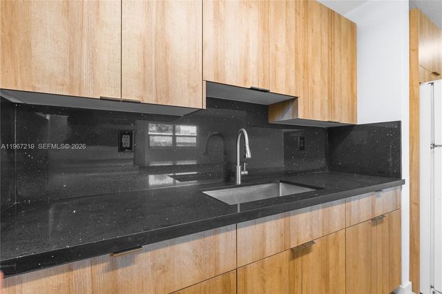 3265 Griffin Rd 206, Dania Beach, FL 33312