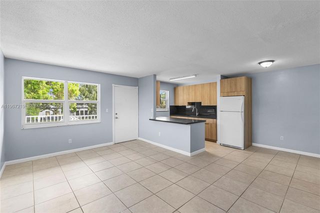 3265 Griffin Rd 206, Dania Beach, FL 33312