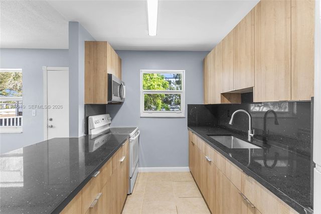 3265 Griffin Rd 206, Dania Beach, FL 33312