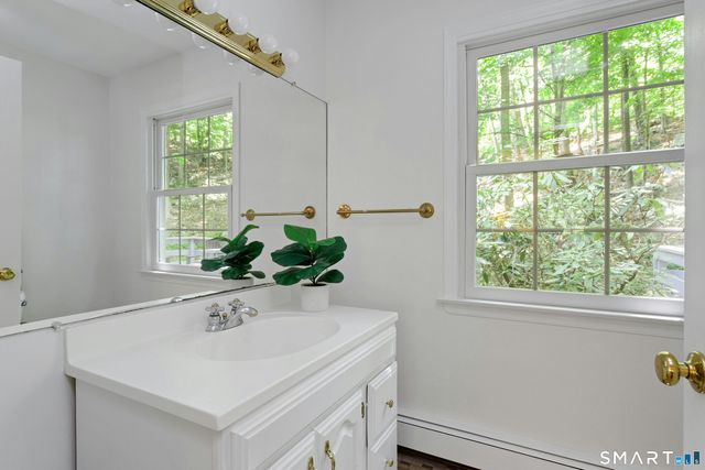 8 Mountain Trail, Stamford, CT 06903