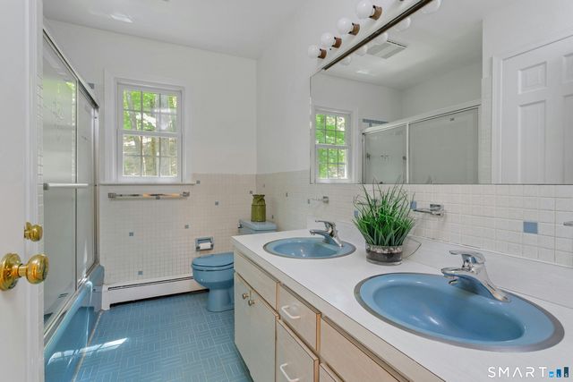 8 Mountain Trail, Stamford, CT 06903
