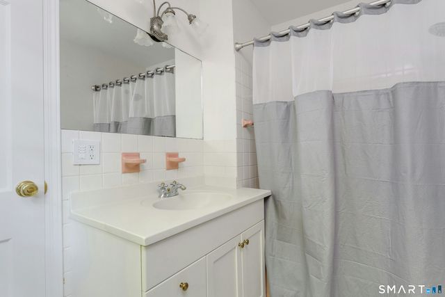 8 Mountain Trail, Stamford, CT 06903
