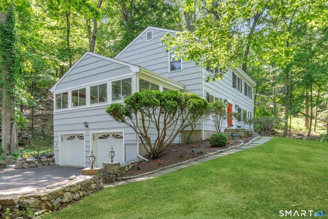8 Mountain Trail, Stamford, CT 06903