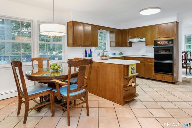 8 Mountain Trail, Stamford, CT 06903