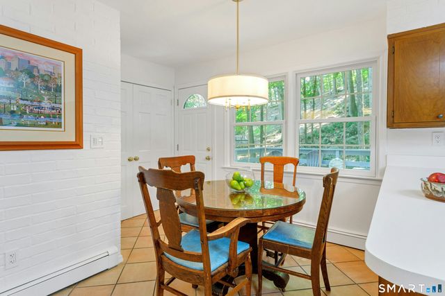 8 Mountain Trail, Stamford, CT 06903