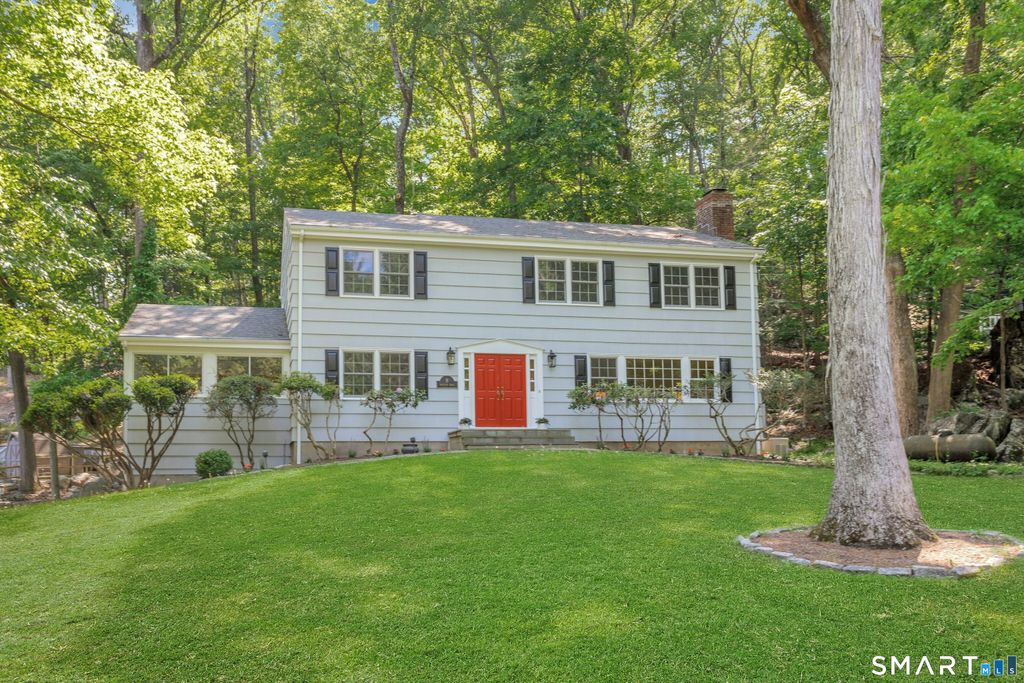 8 Mountain Trail, Stamford, CT 06903