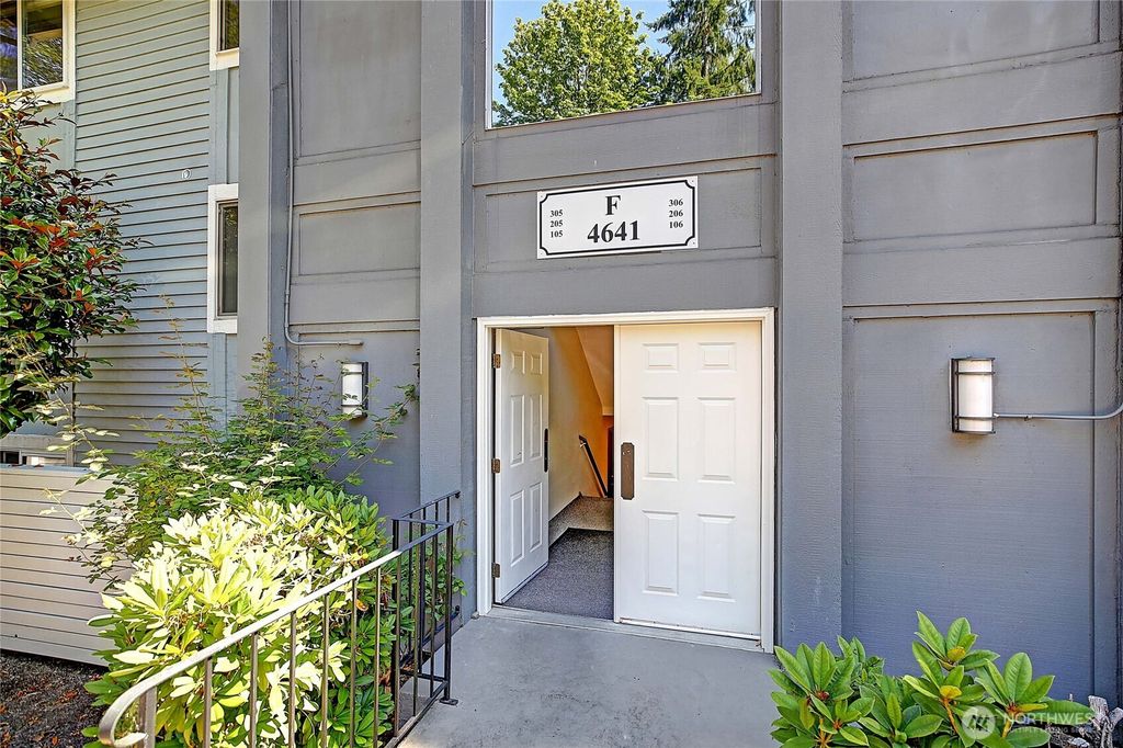 4641 W Lake Sammamish Parkway SE #F205, Issaquah, WA 98027