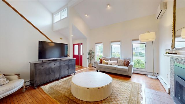 35 Lilly Lane, Narragansett, RI 02882