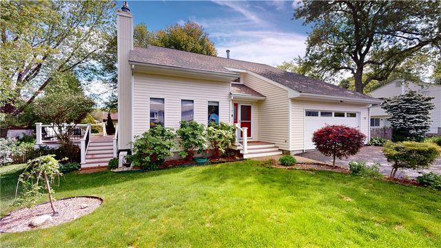 35 Lilly Lane, Narragansett, RI 02882