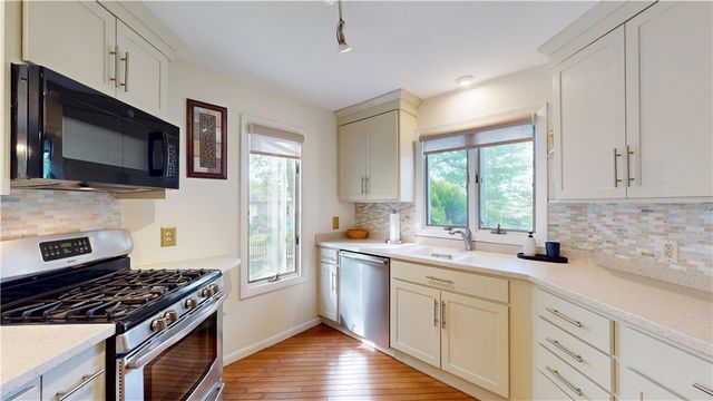 35 Lilly Lane, Narragansett, RI 02882