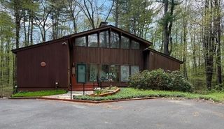 17 Juniper Lane, Amherst, MA 01002