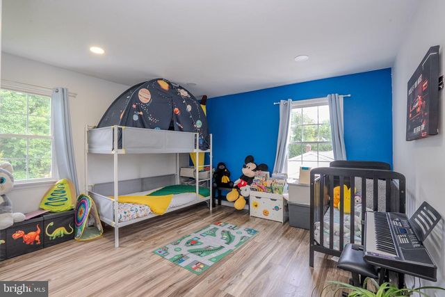 21 PENNINGTON, Colonia, NJ 07067