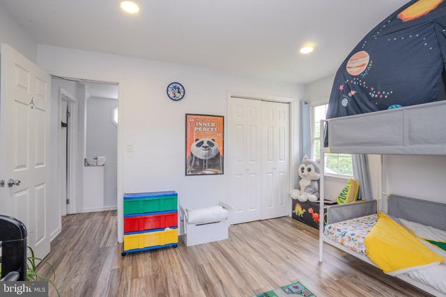 21 PENNINGTON, Colonia, NJ 07067