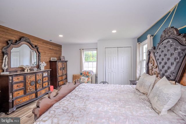 21 PENNINGTON, Colonia, NJ 07067
