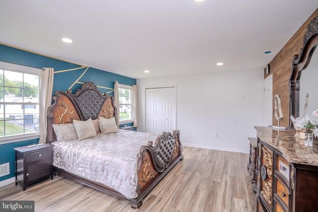 21 PENNINGTON, Colonia, NJ 07067